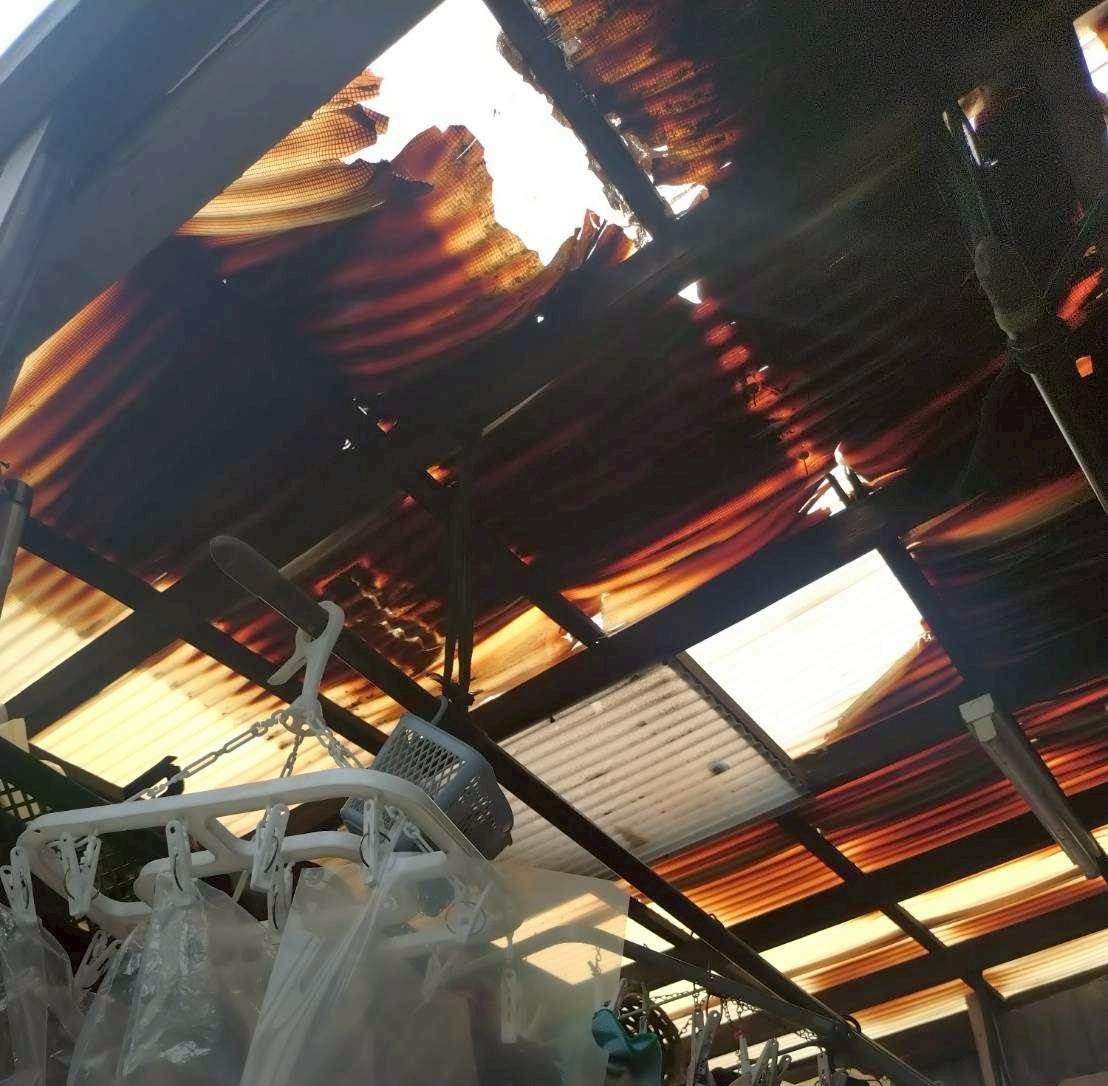 ポリカ屋根施工前